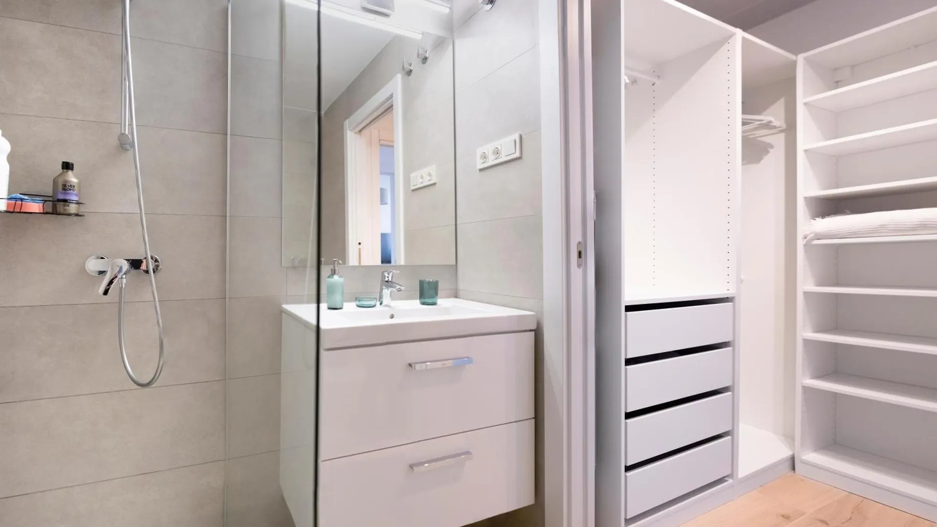 Urban Sky Apartment Malaga II 0*,  إسبانيا